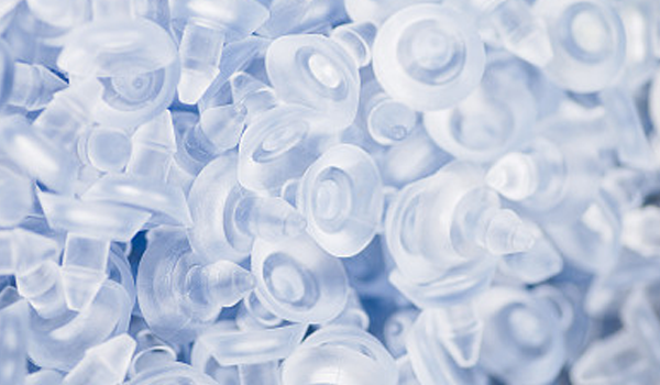 Použití a vlastnosti modifikovaných plastových částic (4)